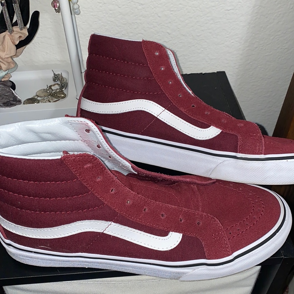 High top vans in maroon . No laces